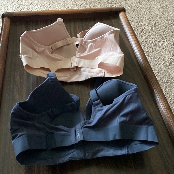 NIP-2 Pack DKNY Wireless Microfiber Plunge Bra, (1-Sand,1-Ink), Size L(36-38) - Picture 8 of 8